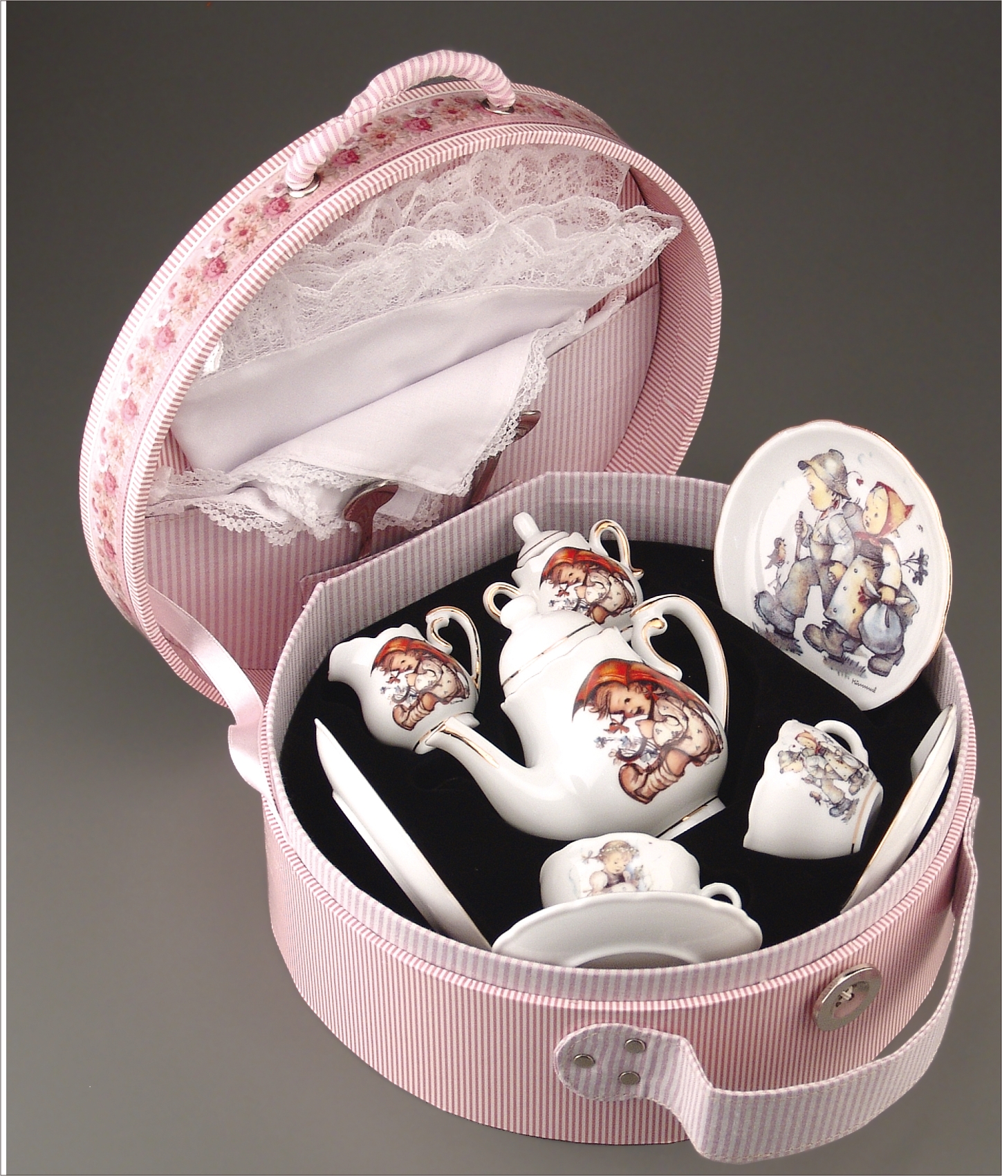 Peter rabbit tea set in picnic basket outlet