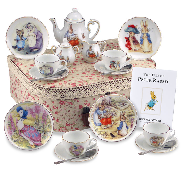 Reutter Children's Large Porcelain Tea Set for 4 in Hamper PETER RABBIT 